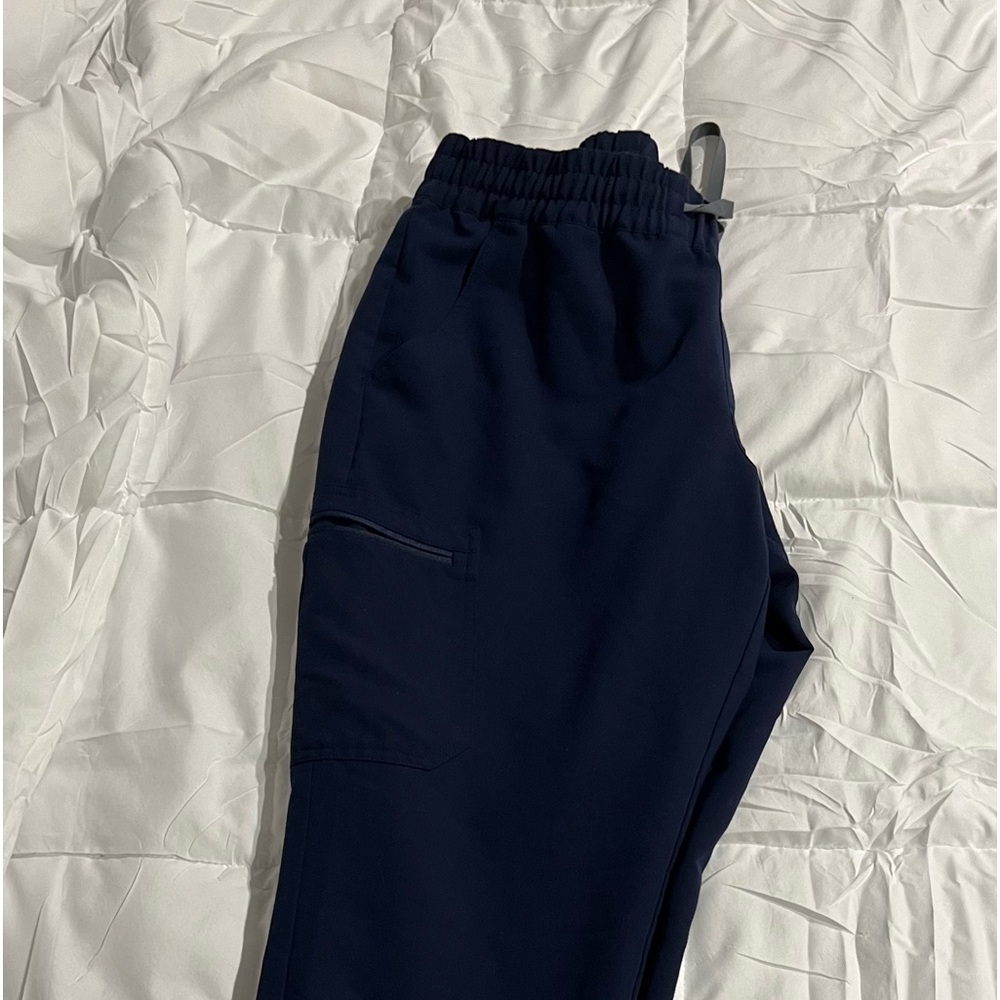 Figs scrubs. EUC. NAVY. Size large.